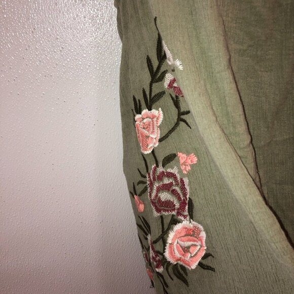New Mind Set XCVI Medium Sage Green Floral Sleeveless Hi Low Tank Top Shirt - Picture 5 of 11